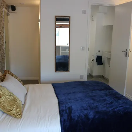 Peterborough House 게스트하우스 3*