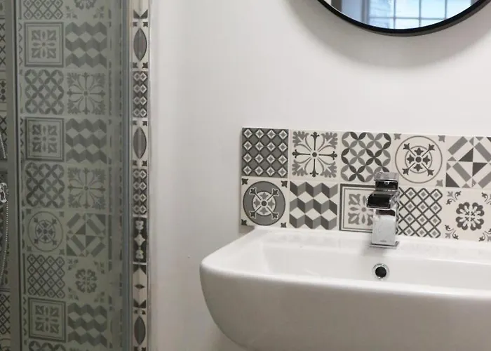 Peterborough House 3*