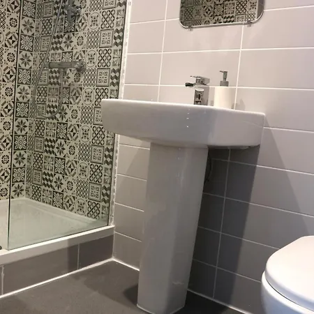 Peterborough House בית הארחה