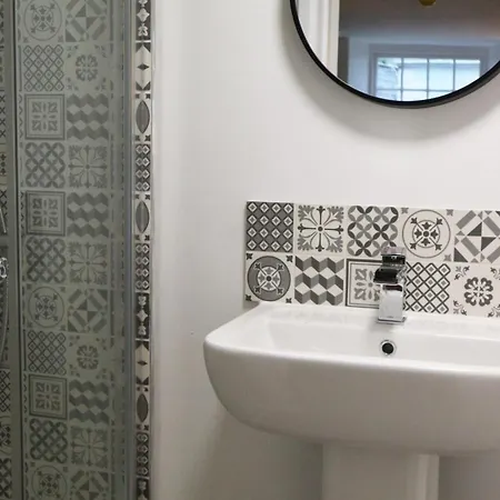 Peterborough House 3*