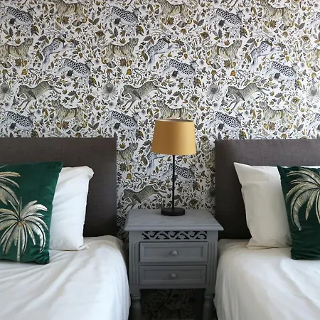 Peterborough House בית הארחה