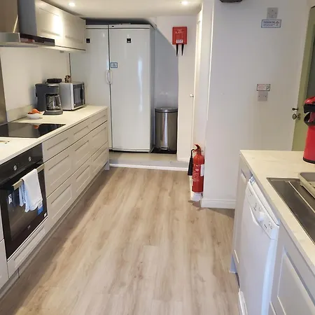 Peterborough House בית הארחה