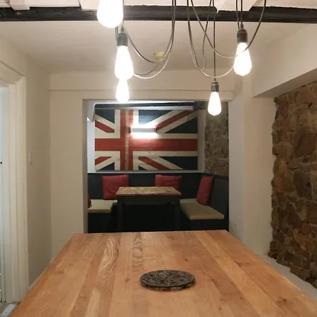 Peterborough House בית הארחה 3*