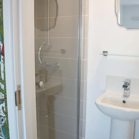 Peterborough House בית הארחה St Aubin