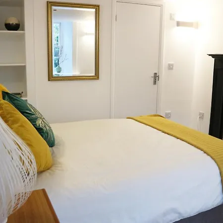 בית הארחה Peterborough House 3*