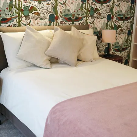 בית הארחה Peterborough House St Aubin